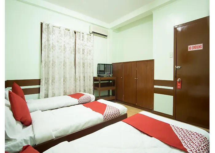 Oyo 130 Jy Crown Palace ホテル 3*