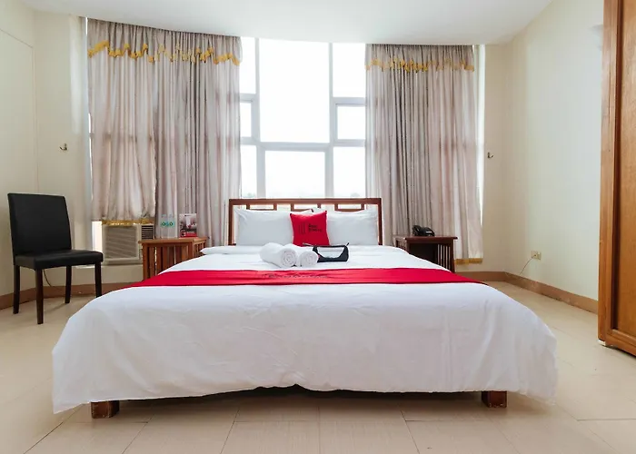 Oyo 130 Jy Crown Palace ホテル